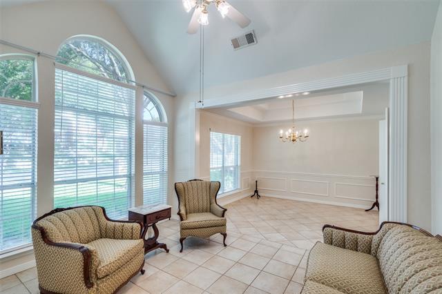 Foto del edificio - 6302 Hidden Springs Ln