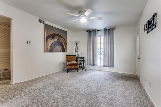 Foto del edificio - 8001 Carrick St