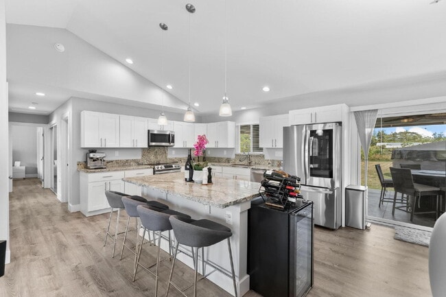 Building Photo - Move-In Ready, 3-Bedroom Fully Furnished Retreat with 3 Bathroom in Keaau Paradise!"