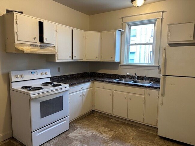 Building Photo - 408 Radnor St