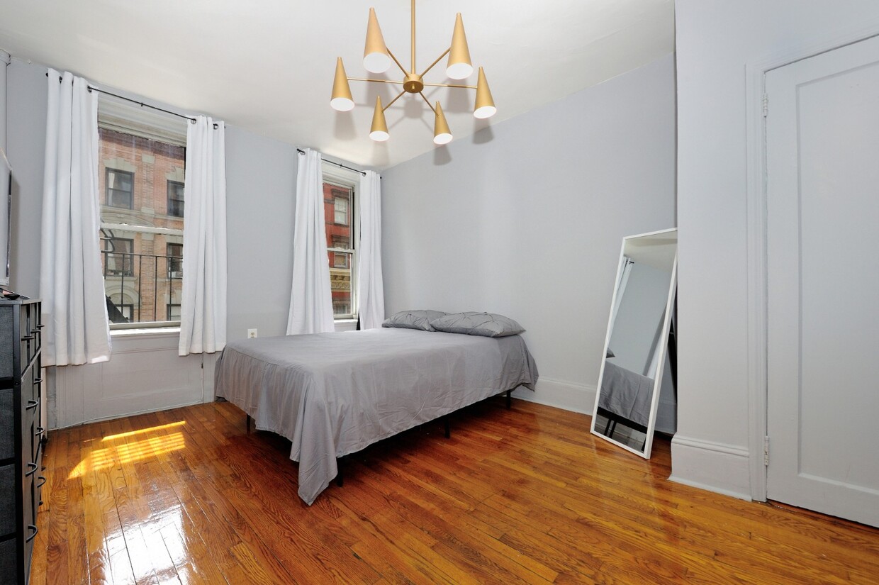 Foto principal - 173 E 91st St