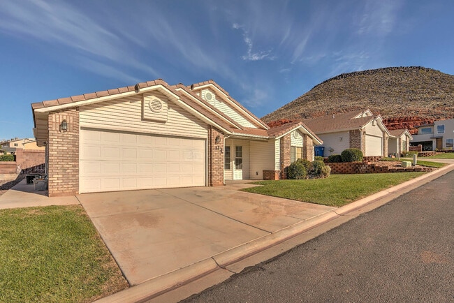Building Photo - Beautiful Home in Green Valley