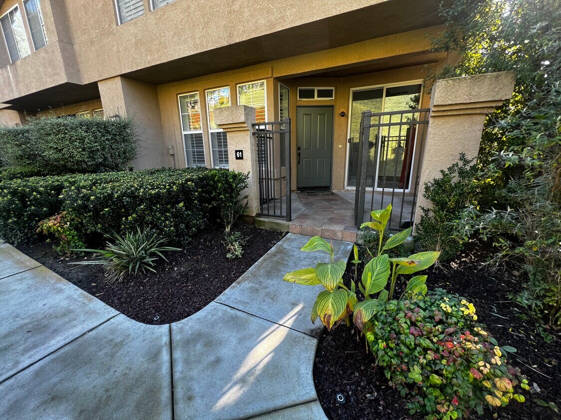 61 Waxwing Ln Unit 61 Waxwing, Aliso Viejo, CA 92656 Condo for Rent
