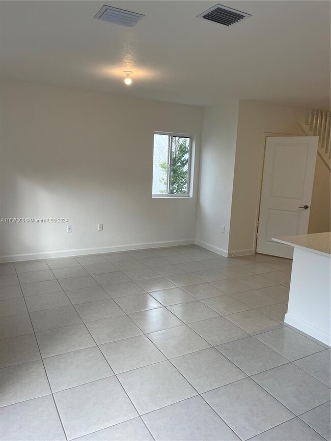 Foto del edificio - 3 bedroom in Pembroke Park FL 33023