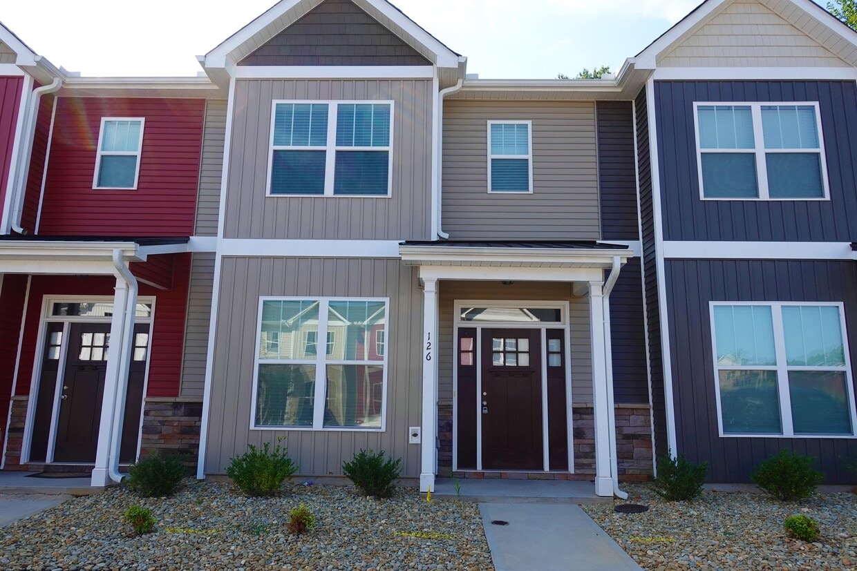 126 Creekland Wy, Taylors, SC 29687 Townhome Rentals in Taylors SC