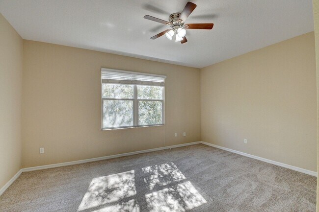 Foto del interior - Acastus Charles Landing LLC