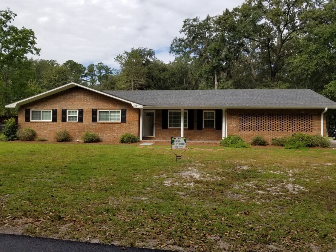 Foto principal - 829 Bradwell St