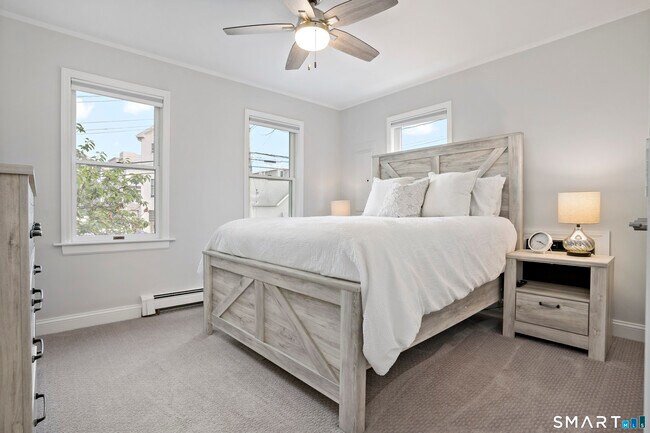 Foto del edificio - 1016 Fairfield Beach Rd