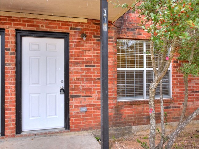 Building Photo - 334 FM 1174