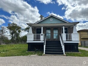 Building Photo - 3042 Opelousas St