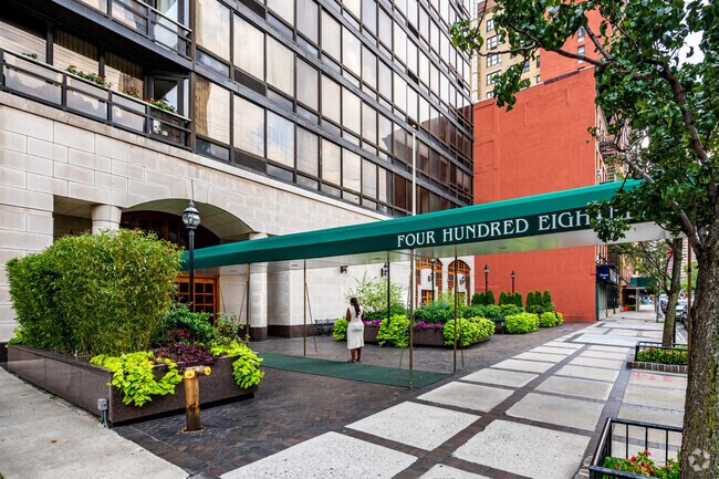 Vista exterior del edificio: 414-418 E 59th St - Manhattan, NY - Grand Sutton