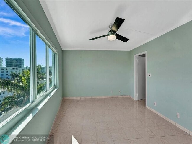 Building Photo - 720 Bayshore Dr