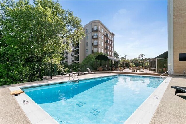 Foto del edificio - 2285 Peachtree Rd NE
