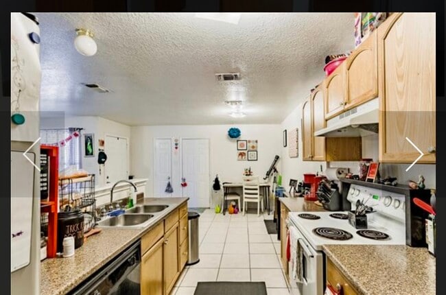 Building Photo - 6746 Trail Lake Dr