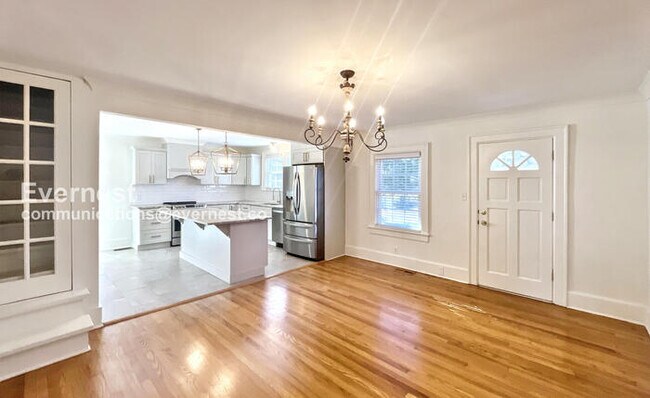 Foto del edificio - 3 Bed/1 Bath Home with Carport / Available...