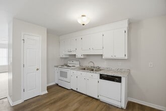 Building Photo - 4060 Cedars Pkwy