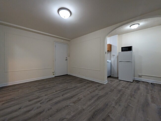 Building Photo - 5417 N Kenmore Ave