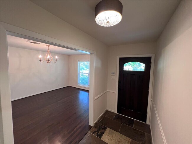 Foto del edificio - 9602 Fairdale Ln