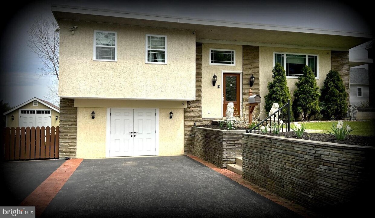 Primary Photo - 415 Mary Waters Ford Rd