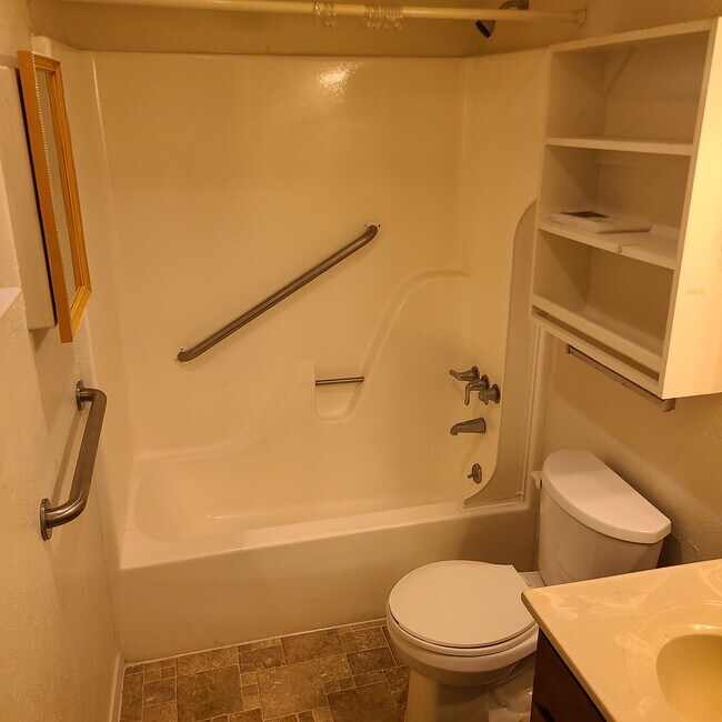 Building Photo - 13045 Fish Rd