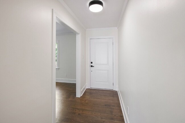Building Photo - 4621 Woodridge Dr