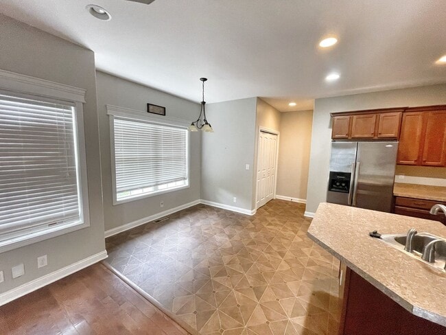 Building Photo - 1320 Vantage Court