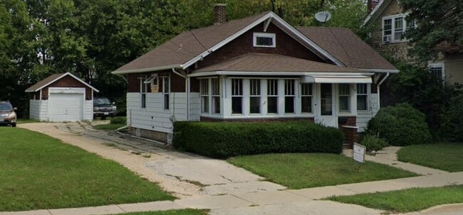 Building Photo - 506 W Main St