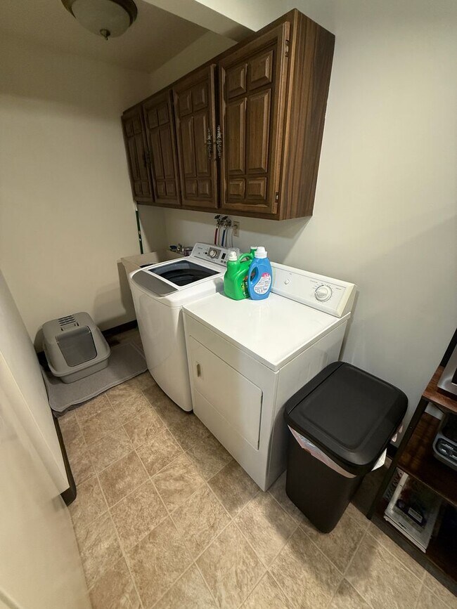 Foto del edificio - 425 E Henry Clay St