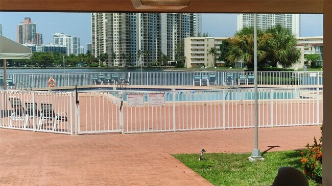 Foto del edificio - 3030 Marcos Dr