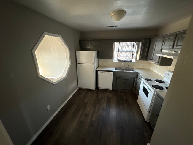 Foto del edificio - 1110 Farley Cir