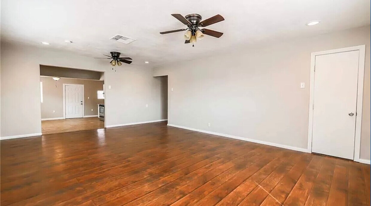 Primary Photo - 1209 H St