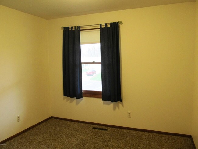 Building Photo - 4679 Briarhill Dr