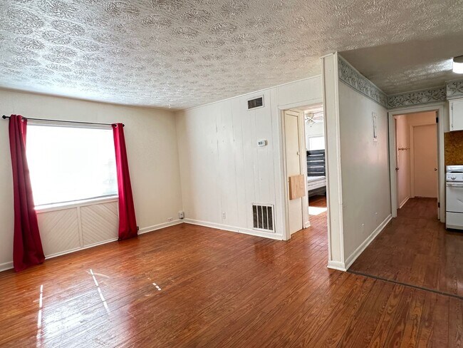 Foto del edificio - Just steps to the ocean and Main Beach!