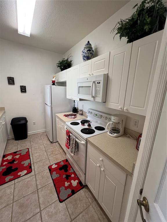 Building Photo - 2305 Silver Palm Dr