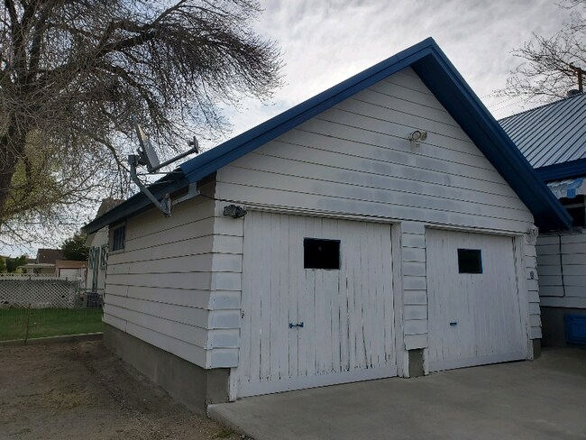 Building Photo - 375 Pavilion St
