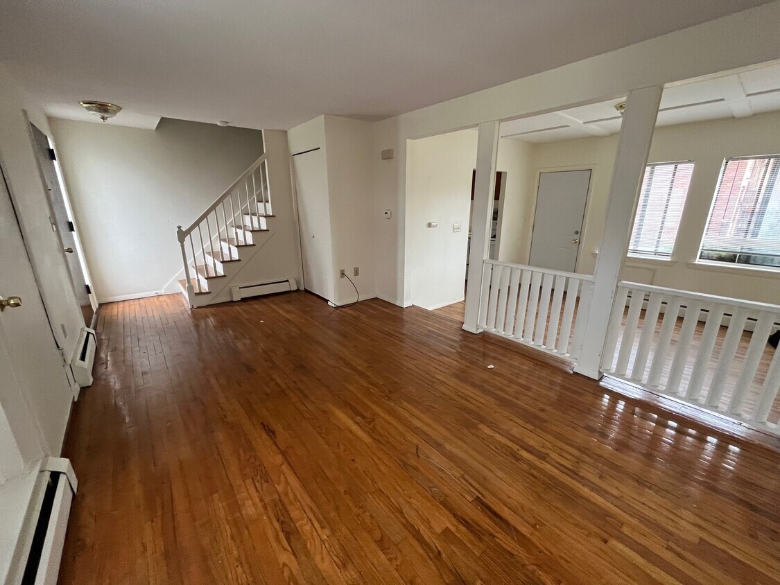 SALA DE ESTAR - 20 Henderson Dr