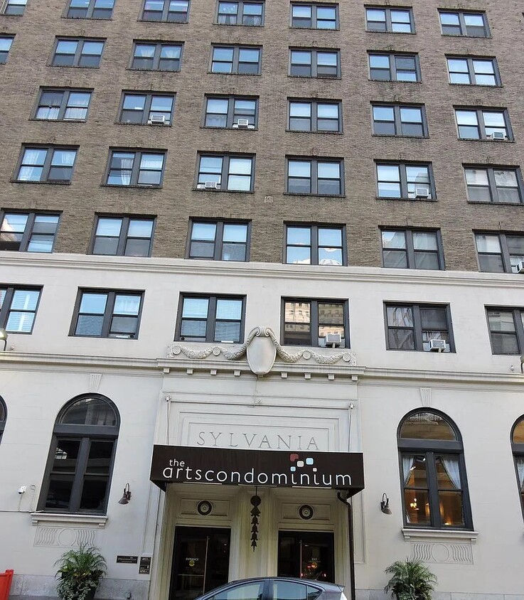 Building - 1324 Locust St