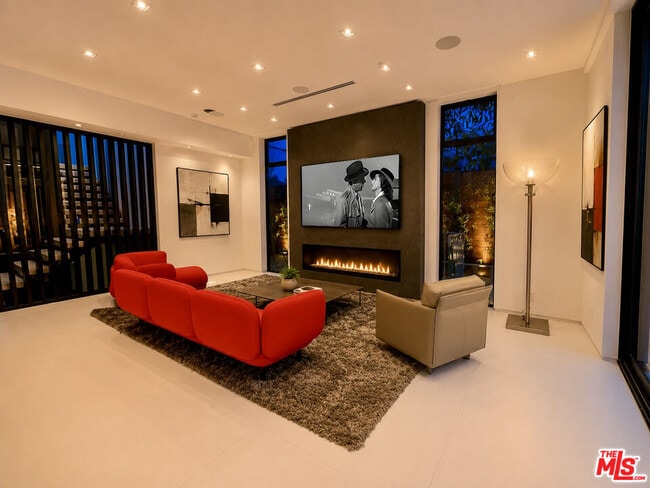 Foto del edificio - 8741 Dorrington Ave