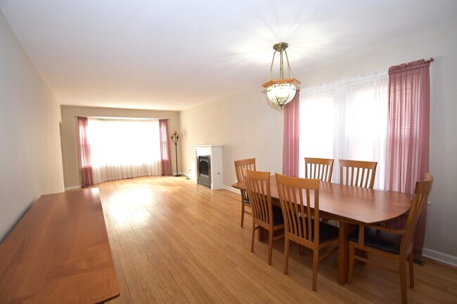 Foto del edificio - 3855 N Nora Ave