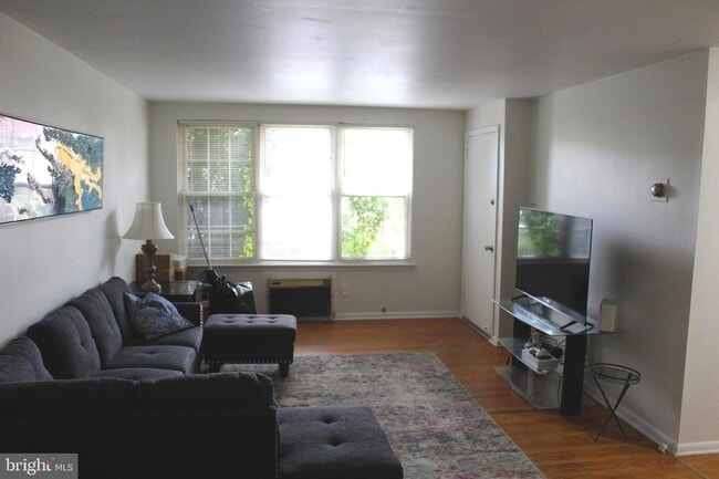 Building Photo - 5481 Vicaris St