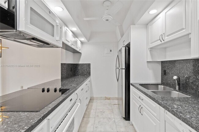 Building Photo - 155 Ocean Ln Dr