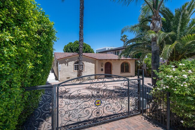 Foto del edificio - 14859 Greenleaf St