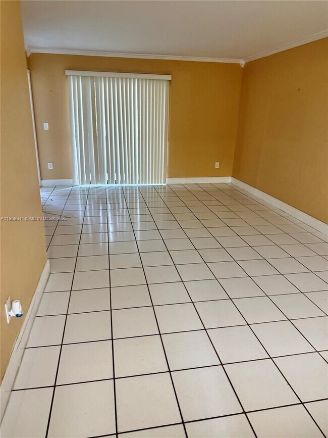 Foto del edificio - 852 NE 209th St