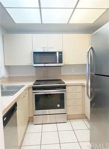 Building Photo - 525 E Seaside Way