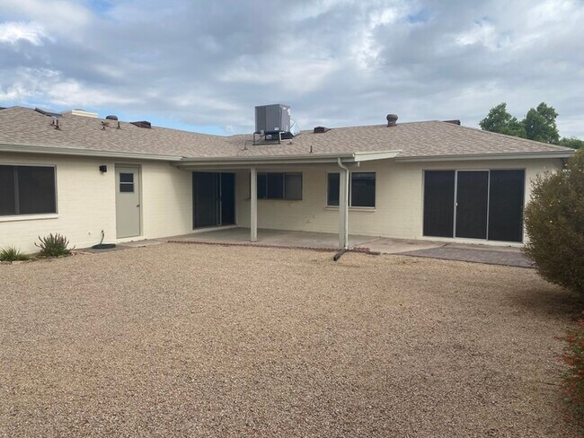 Foto del edificio - Charming Single-Level 3 Bed, 2 Bath Home