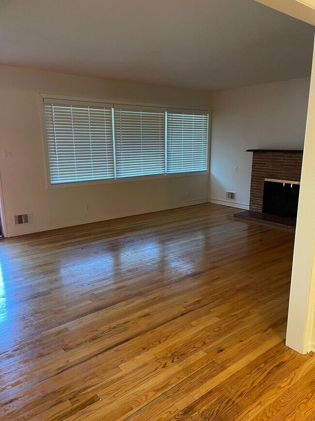 Foto del edificio - 3 bedrooms, 2 Baths Ranch Home with Large, Fenced Yard in the River Crest Neighborhood!