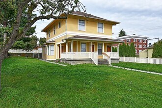 Building Photo - 2108 Hoyt Ave