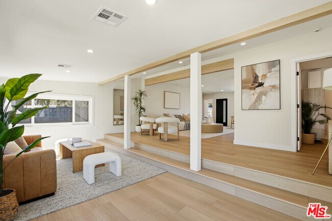 Foto del edificio - 7358 Paso Robles Ave