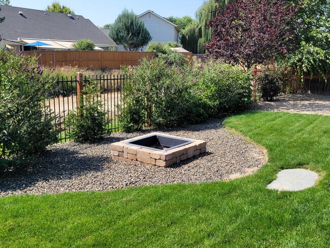 Fire pit. Backyard backs up to waterway, not another home - 10309 W Chino Dr