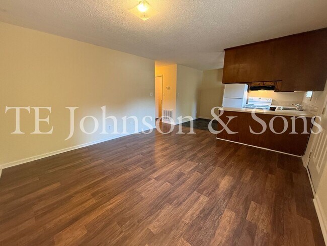 Foto del edificio - 1506 Oakshire-Water Included